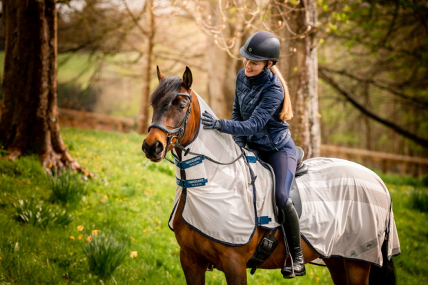 Abverkauf!!! Horseware Amigo Flyrider Fliegenausreitdecke chalk