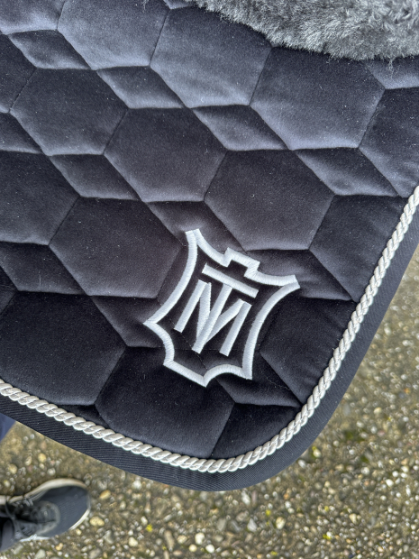 Mattes Schabracke Springen L Lammfell Samt schwarz