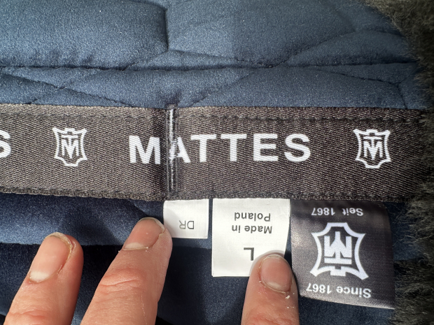 Mattes Eurofit Schabracke Dressur L samt Crystal blau Lammfell vorne und hinten