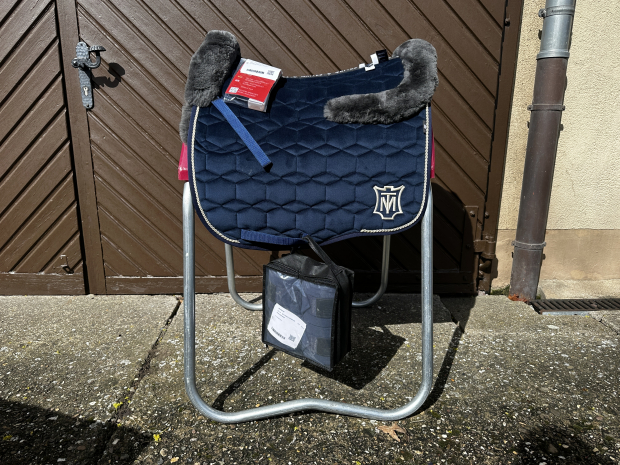 Mattes Set Eurofit Schabracke Dressur EWWA L Lammfell samt navy + Bandagen