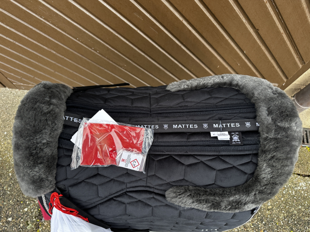 Mattes Schabracke Correction Dressur schwarz Samt L spine free