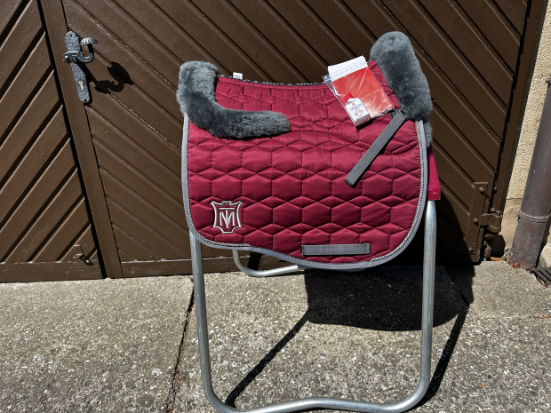 Mattes Eurofit Schabracke Dressur L Lammfell Steppstoff Glanz Steppstoff bordeaux