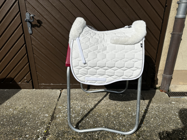 Mattes Eurofit Schabracke Dressur L Lammfell samt weiß Sofort lieferbar!