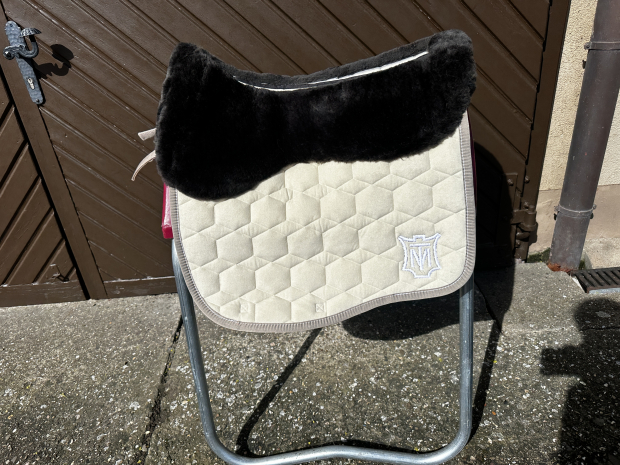 Mattes Eurofit Schabracke Dressur L Lammfell Steppstoff Glanz walnuss Sofort lieferbar!