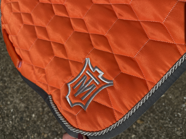 Mattes Eurofit Schabracke Dressur L Lammfell Glanz Steppstoff orange sofort lieferbar!