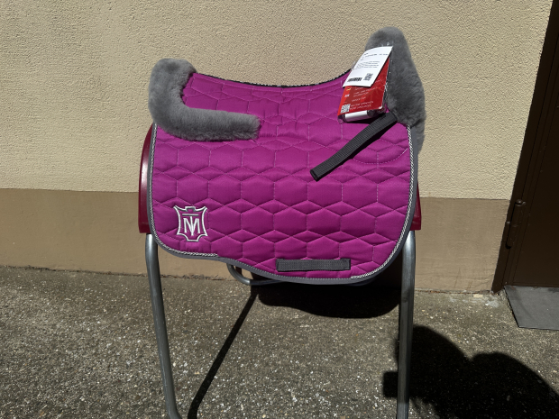 Mattes Eurofit Schabracke Dressur L Lammfell Glanz Steppstoff Fuchsia sofort lieferbar!