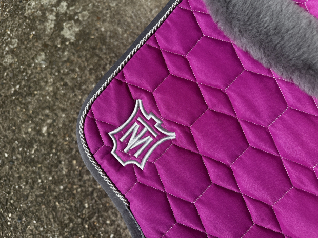 Mattes Eurofit Schabracke Dressur L Lammfell Glanz Steppstoff Fuchsia
