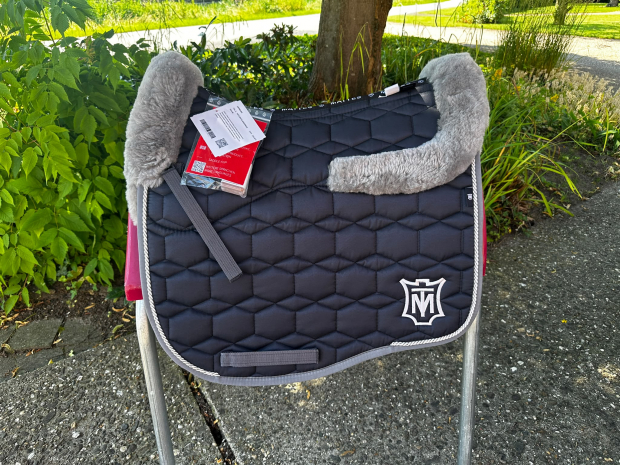 Mattes Eurofit Schabracke Dressur L Lammfell Glanz Steppstoff graphit