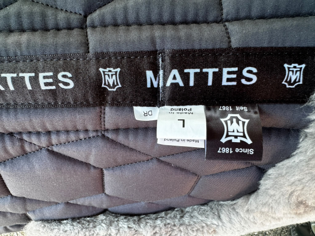Mattes Eurofit Schabracke Dressur L Lammfell Glanz Steppstoff graphit