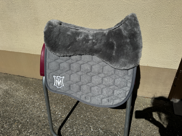 Mattes Eurofit Schabracke Dressur L Lammfell Glanz Steppstoff graphit sofort lieferbar!