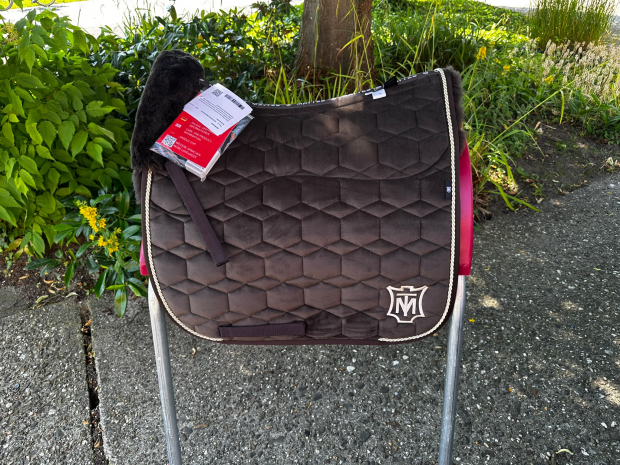 Mattes Eurofit Schabracke Dressur schwarz Samt L spine free champagner