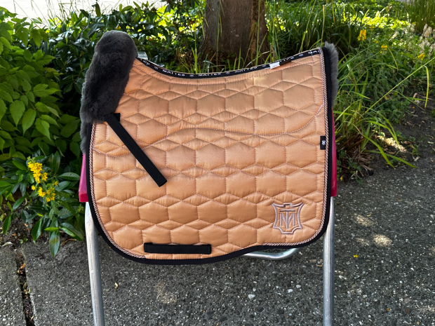 Mattes Eurofit Schabracke Dressur schwarz Samt L spine free champagner
