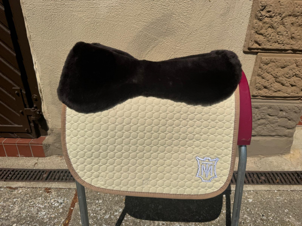 Mattes Schabracke Dressur L Lammfell Steppstoff Sand