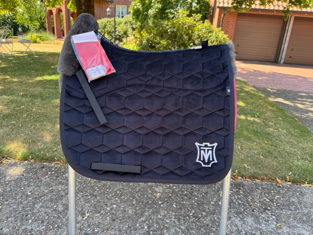 Mattes Eurofit Schabracke Dressur schwarz samt XL vorne Sofort lieferbar!