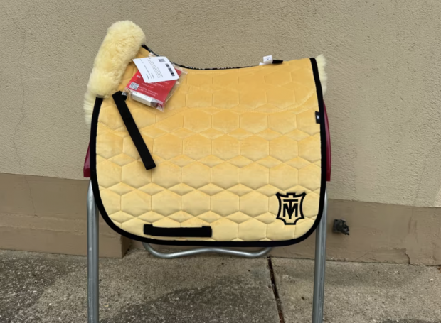 Mattes Schabracke Dressur Gelb york yellow Gr. L vorne Sofort lieferbar!