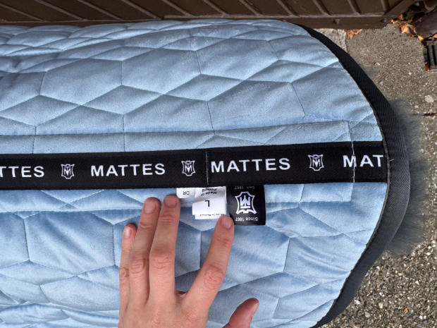 Mattes Schabracke Dressur L Lammfell vorne samt water blue blau