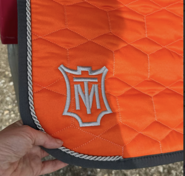 Mattes Eurofit Schabracke Dressur orange L spine free Steppstoff vorne sofort lieferbar!
