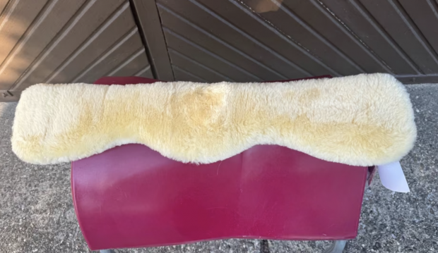 MATTES asymmetrischer Kurzgurt mit abnehmbarem Lammfell schwarz / natur