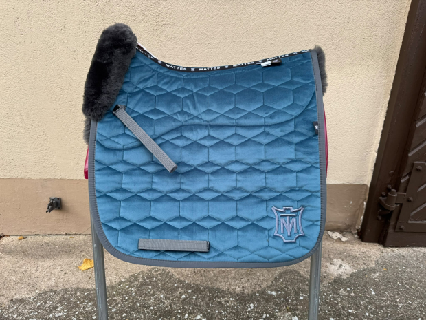 Mattes Schabracke Dressur blau hellblau blue moon Gr. L vorne Sofort lieferbar!