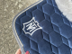 Mattes Eurofit Schabracke Dressur EWWA L Lammfell samt navy Lammfell Sofort lieferbar!
