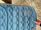 Mattes Schabracke Dressur blau hellblau blue moon Gr. L vorne Sofort lieferbar!