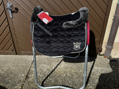 Mattes Eurofit Schabracke Dressur EWWA L Lammfell samt schwarz Lammfell Sofort lieferbar!