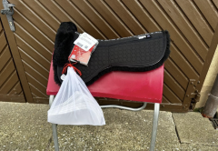 MATTES EWWA Sattelkissen + Correction System, mit Lammfellrand vorne schwarz/ schwarz