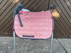 Mattes Schabracke Dressur samt Misty rose rosa Gr. L vorne Sofort lieferbar!