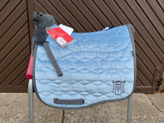 Mattes Schabracke Dressur water blue Gr. L vorne Sofort lieferbar!