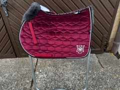 Mattes Schabracke Springen bordeaux rot samt Gr. L vorne Sofort lieferbar!