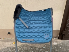 Mattes Schabracke Dressur blau hellblau blue moon Gr. L vorne Sofort lieferbar!
